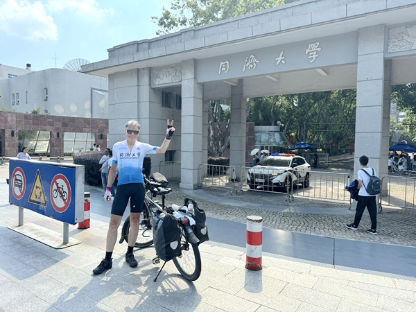 万向平台：骑行18个国家、逾1万公里！同济教授历时156天从荷兰骑到上海